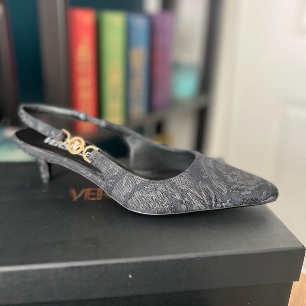 Versace Kitten Heels Sz 37/US 7